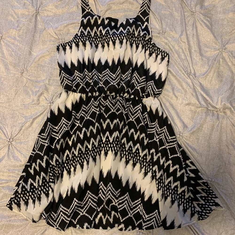 Juniors Black & White Dress with Bow size Large